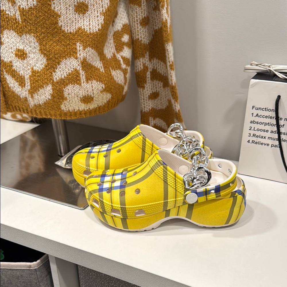 Crocs lmt edition clueless Cher platform Yellow Plaid Clogs Guc - Picture 7 of 13